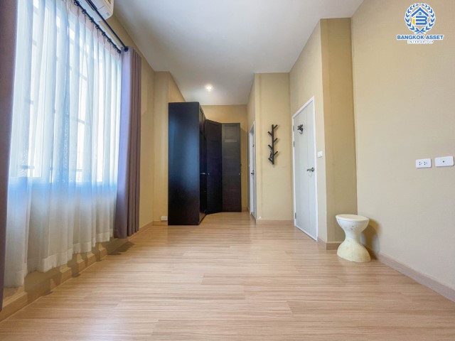 *****ทาวน์เฮ้าส์มือสองย่านกรุงเทพฯ ม.กัสโต้ เพชรเกษม-ทวีวัฒนา เนื้อที่มากถึง 21.6 ตร.ว. ฟังก์ชัน 3 ห้องนอน 2 ห้องน้ำ 2 ที่จอดรถ บ้านต่อเติมครัว และโรงจอดรถพร้อมแล้ว บนทำเลเชื่อมต่อถ.เลียบคลองทวีวัฒนา, ถ.เพชรเกษม, ถ.พุทธมณฑลสาย 3, ถ.บรมราชชนนี จองด่วน!